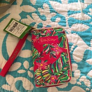 NWT lilly pulizter wallet. Never used.